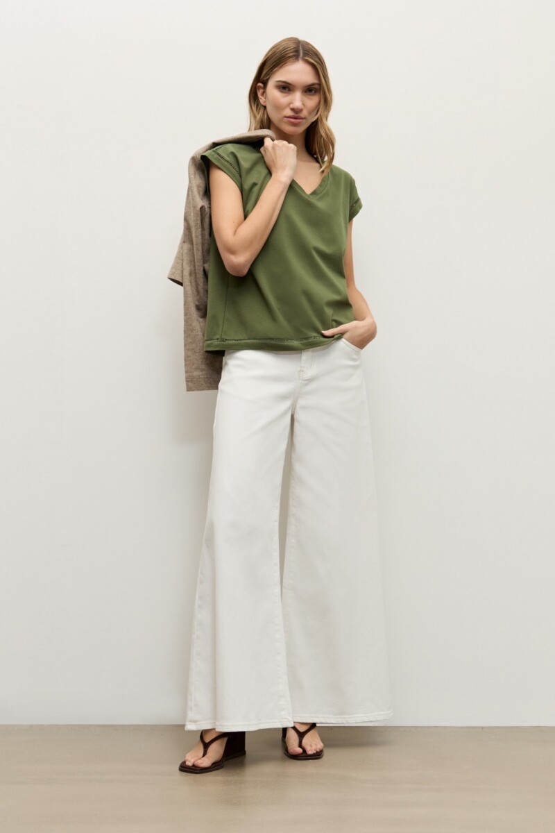 Remera con vainillas verde oliva