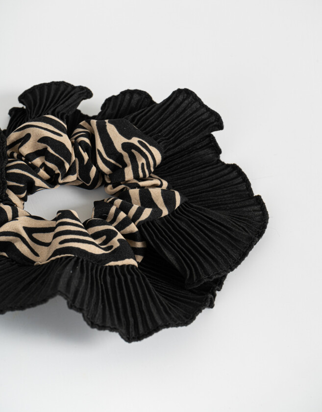 Skunzies Animal Print Scrunchie Con Volados - Combinacion Bicolor