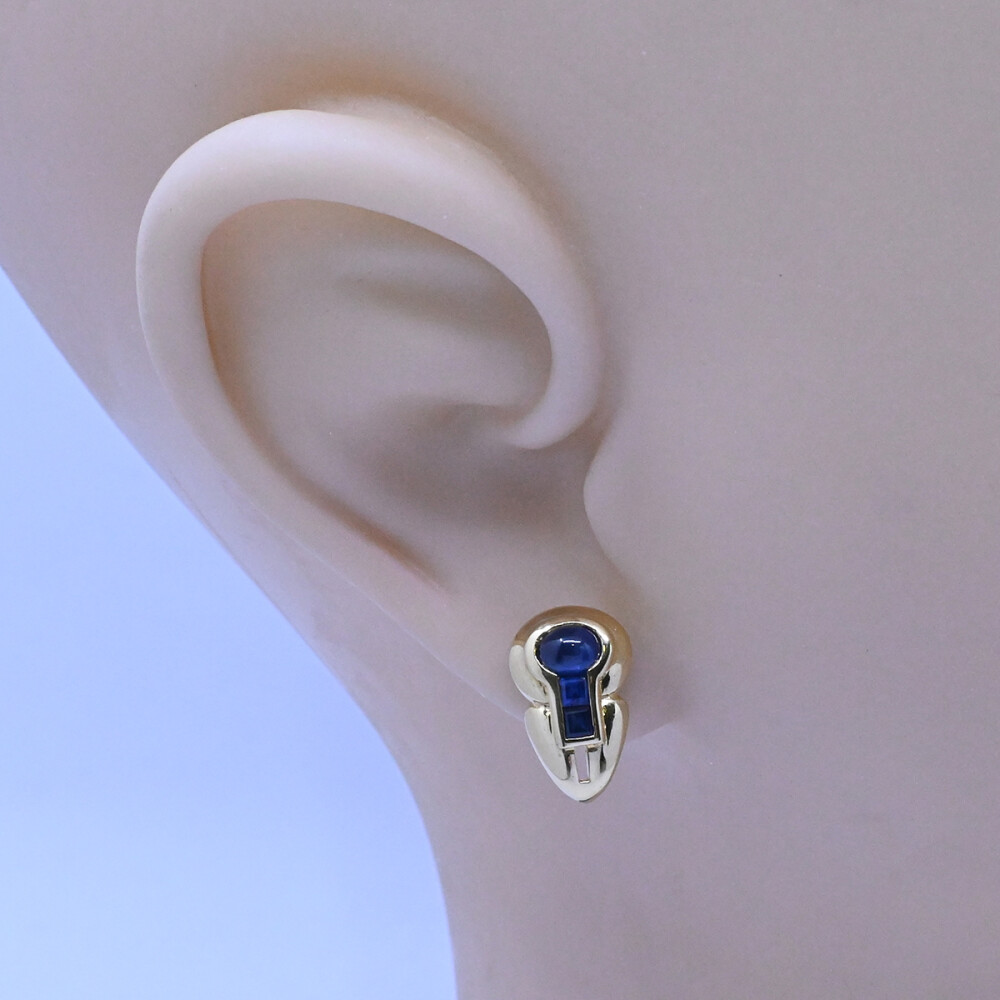 Caravanas oro 18k con zafiros azules cabujón y carré. Caravanas oro 18k con zafiros azules cabujón y carré.