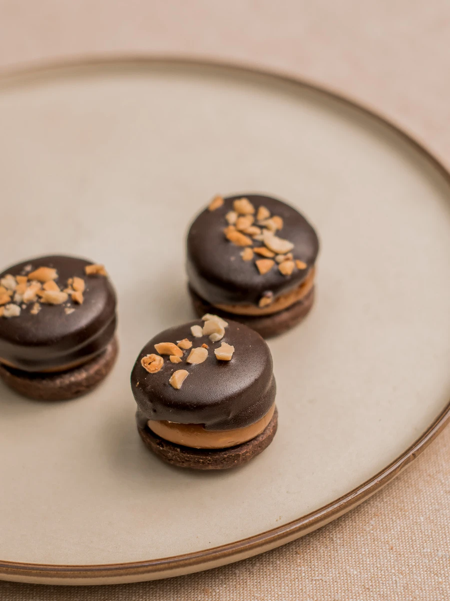Alfajorcitos de chocolate y mani Alfajorcitos de chocolate y mani