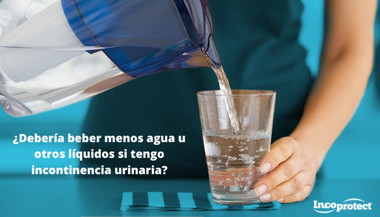 ¿Debería beber menos agua u otros líquidos si tengo incontinencia urinaria?