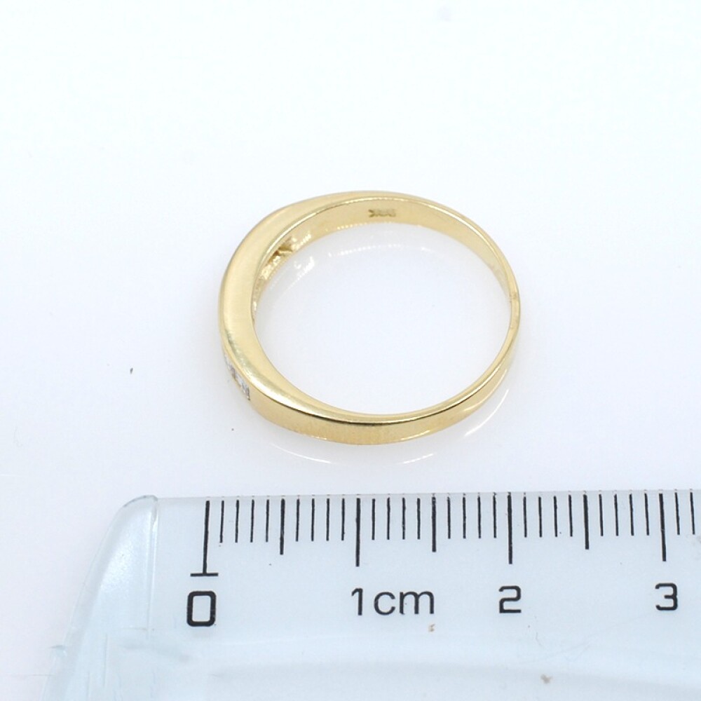 Anillo en oro 18k amarillo y brillantes Anillo en oro 18k amarillo y brillantes