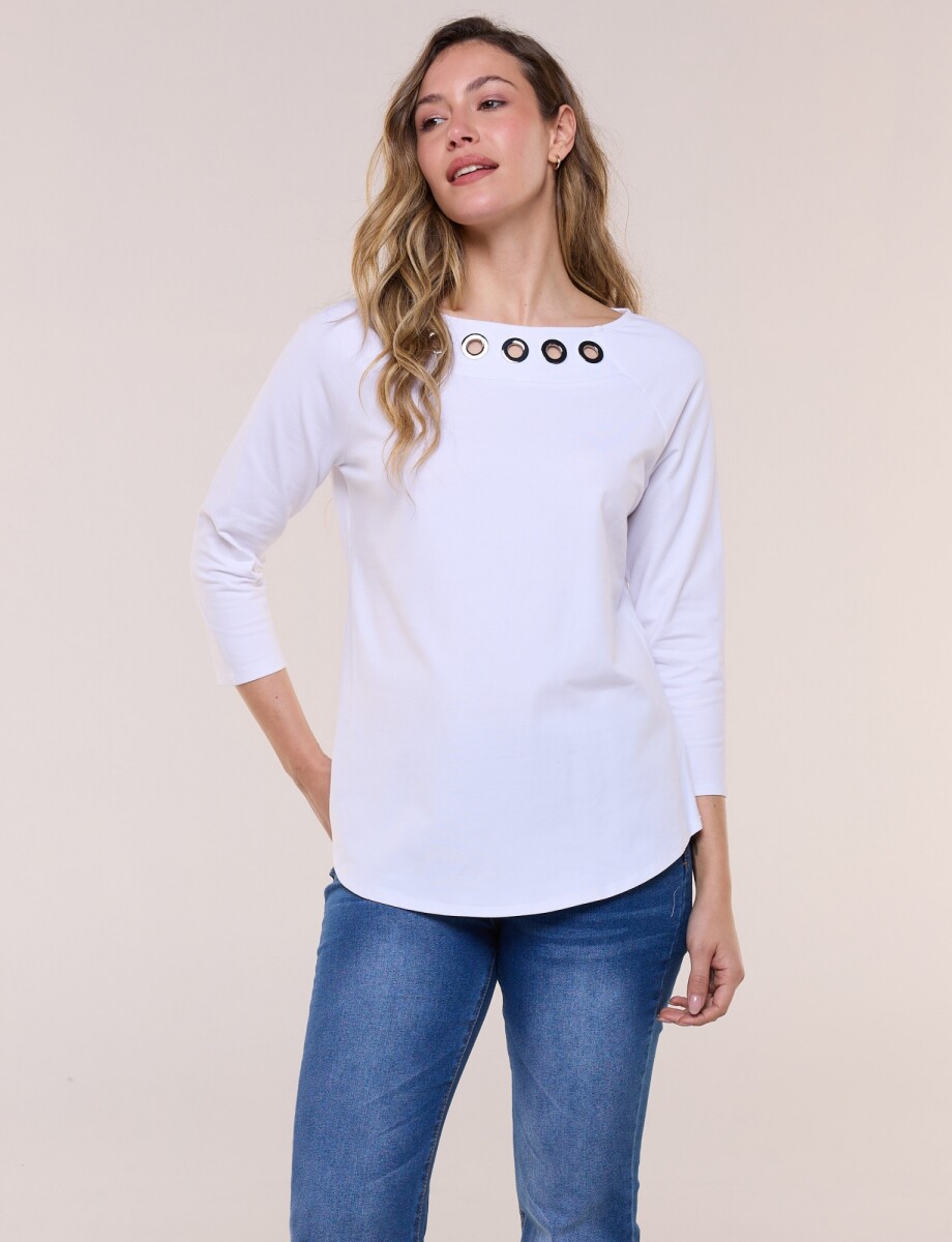 Remera Escote Bote Con Ojalillos Metálicos - Blanco 