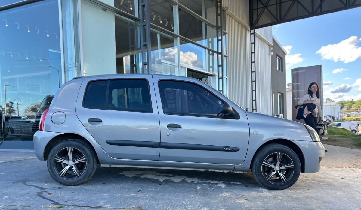 Renault Clio Expression 1.6 2006 Renault Clio Expression 1.6 2006