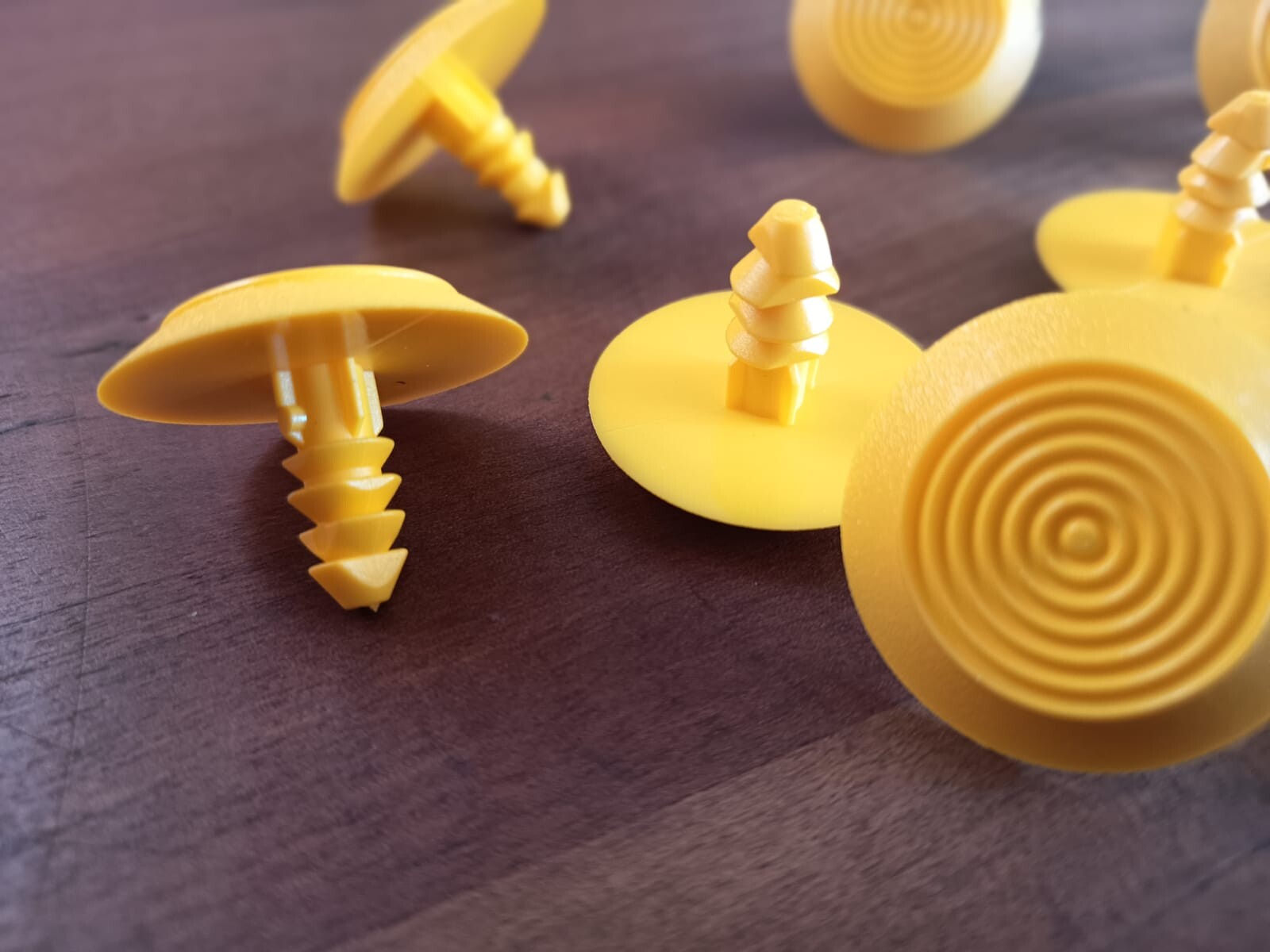 Botón Podotáctil TPU AROS CONCÉNTRICOS con VÁSTAGO 