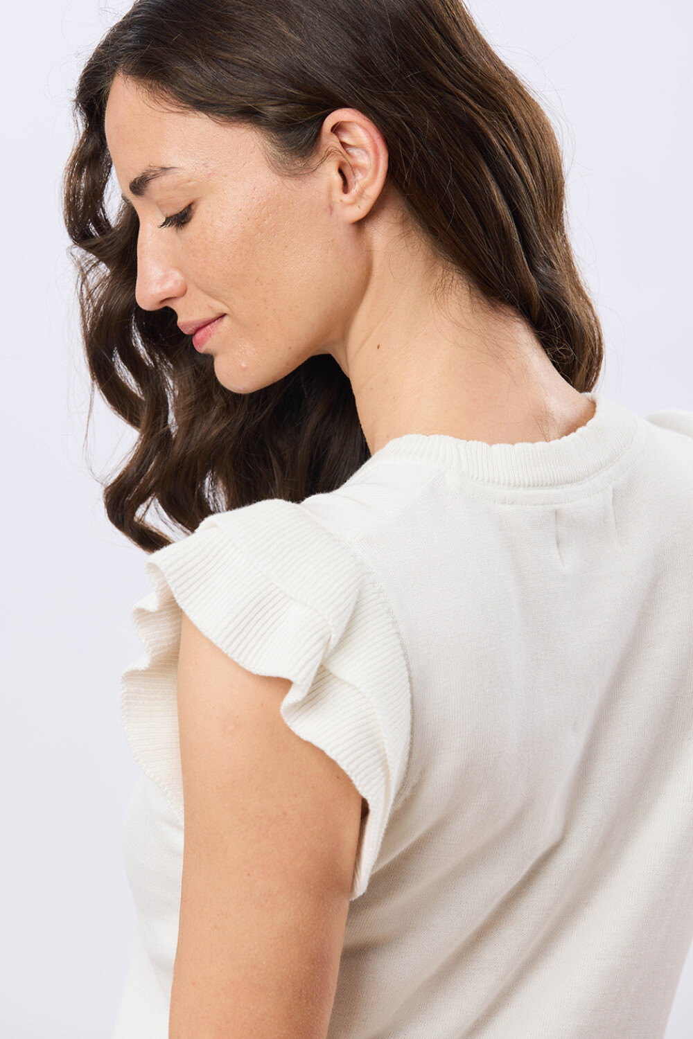 REMERA TEJIDA CON VOLADO Blanco