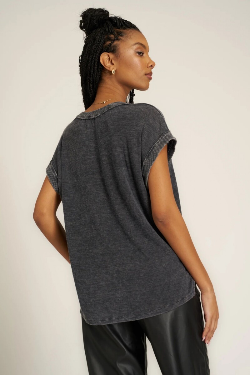 REMERA TOO DEEP Negro