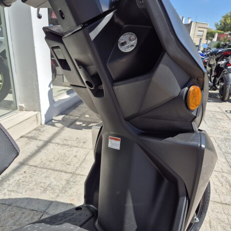 Suzuki Avenis 125 Negro