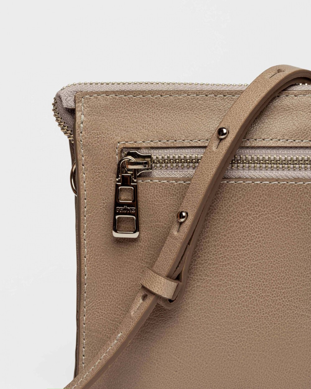 Mini bag Kaia en cuero arrugado Taupe