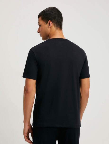 CAMISETA BÁSICA WORLD CON BORDADO NEGRO