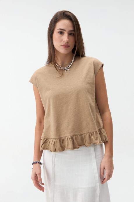 REMERA GIA Marrón
