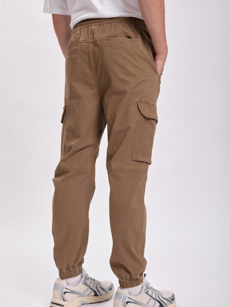 Pantalón cargo jogger Tostado