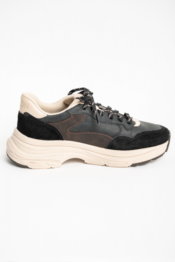 Zapatilla Cuero Negro