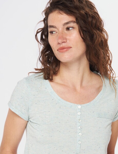 REMERA CON BOTONES Menta
