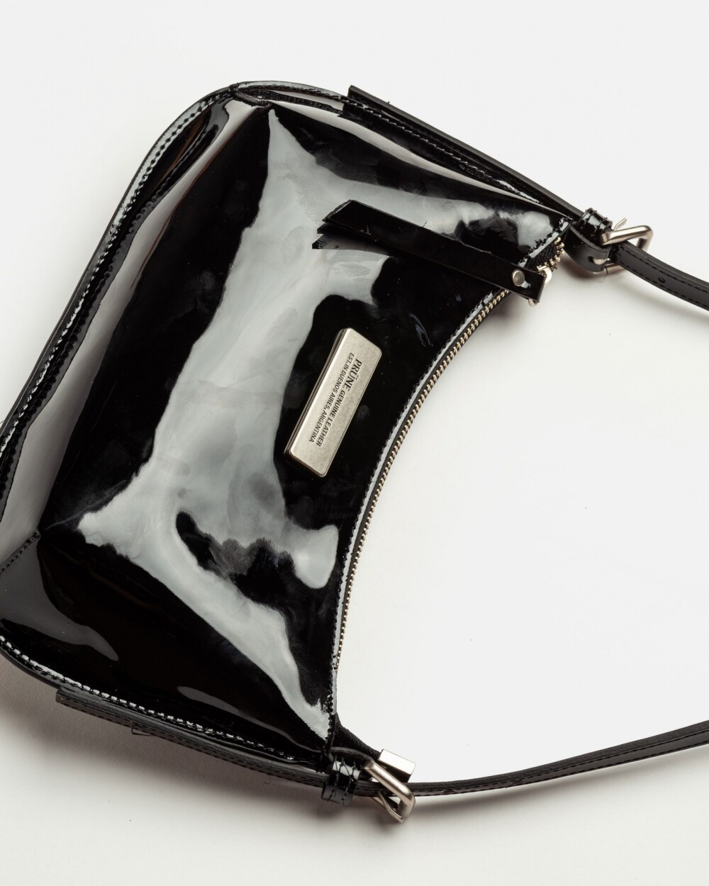 Cartera al hombro Mia en cuero charol Negro
