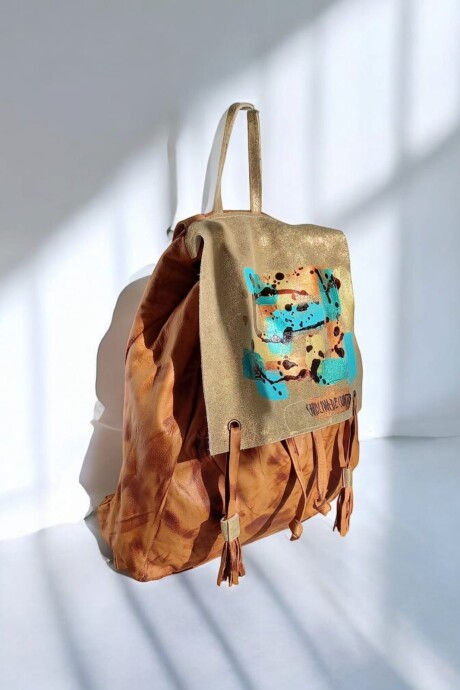Mochila De Cuero Modelo BRISA Línea Ottenta Terra Con Arte Turquesa Mochila De Cuero Modelo BRISA Línea Ottenta Terra Con Arte Turquesa