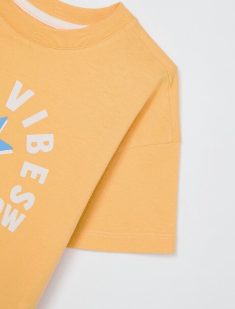 CAMISETA INFANTIL CON ESTAMPA AMARILLO