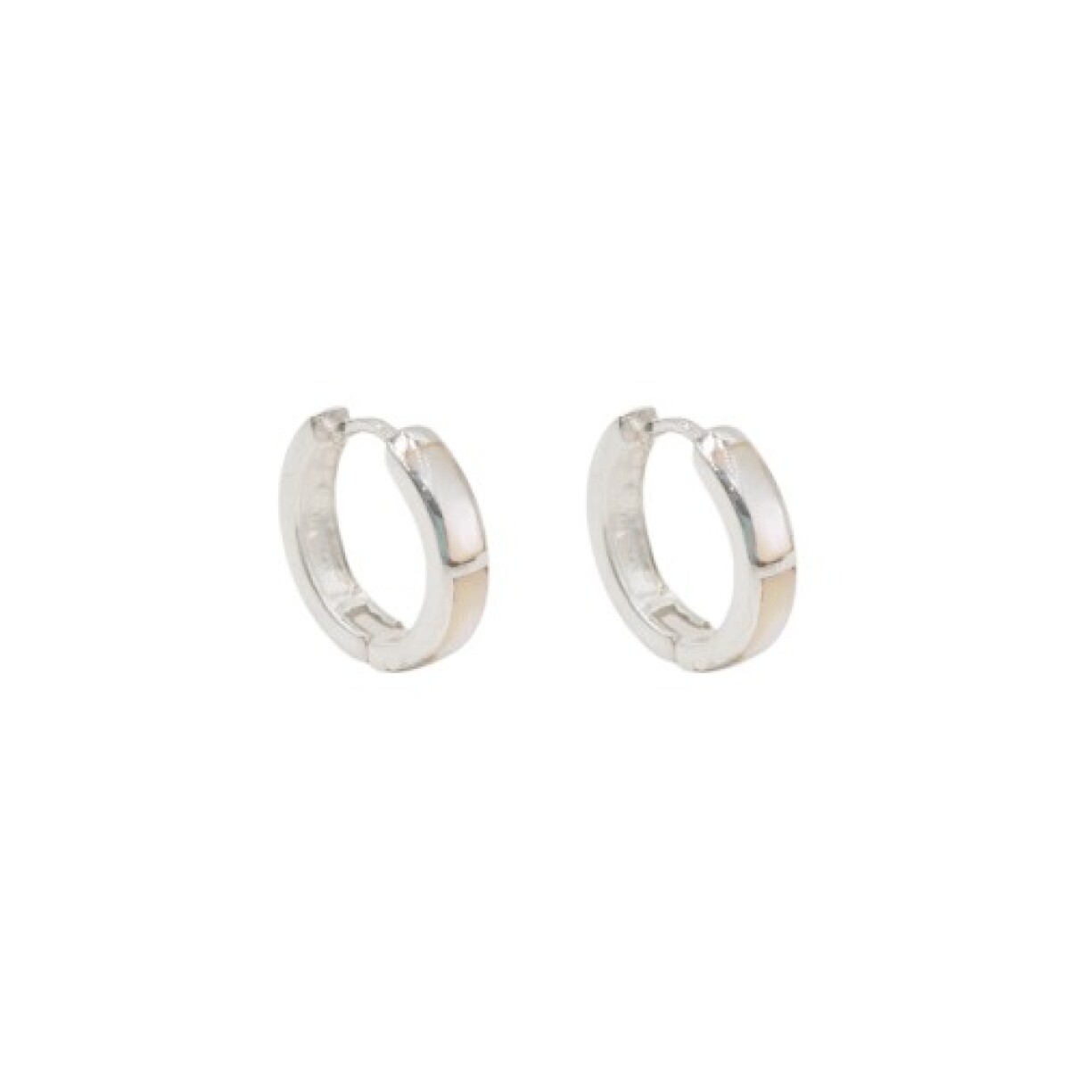 Par de aros de plata 925 con nácar. 