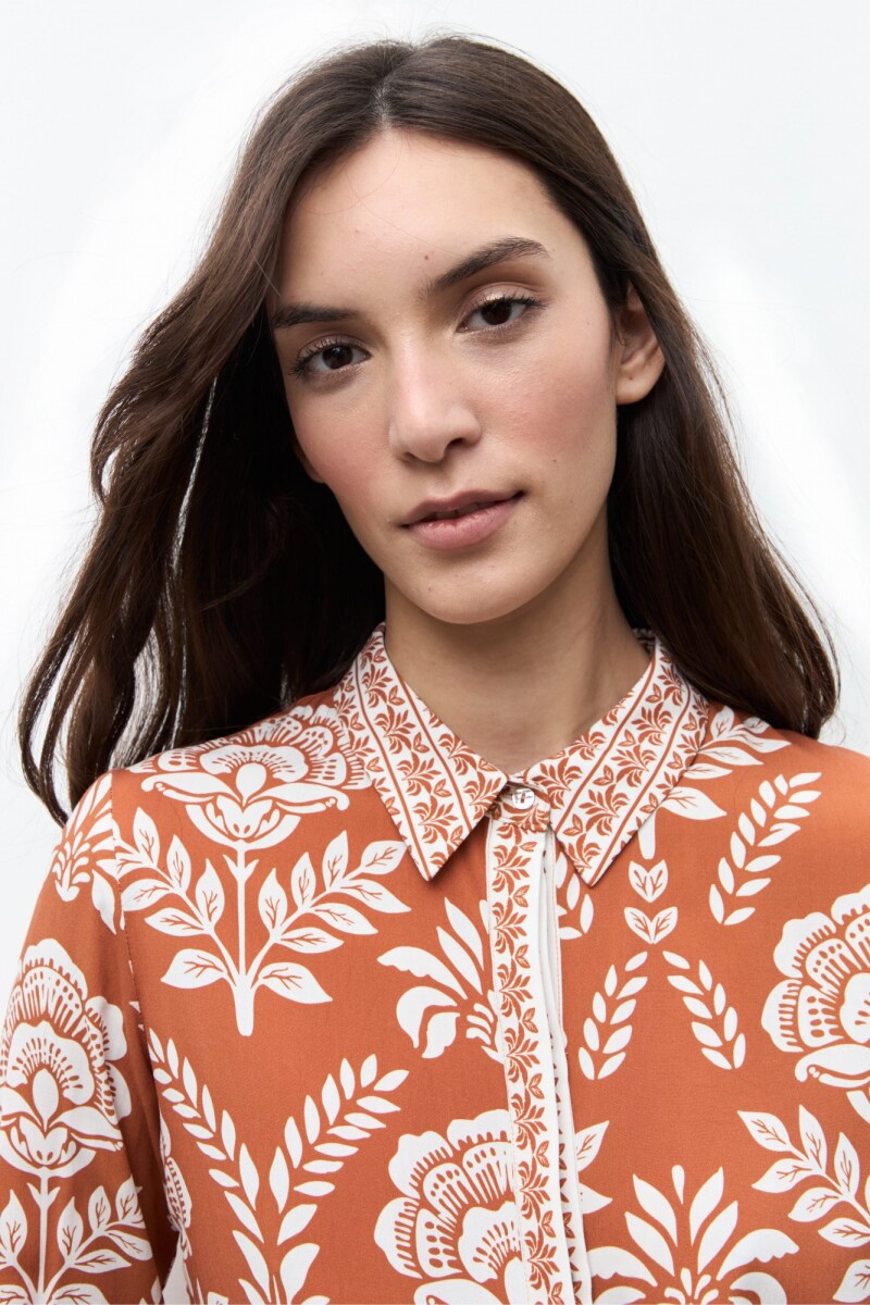 Camisa estampa Dalia lacre