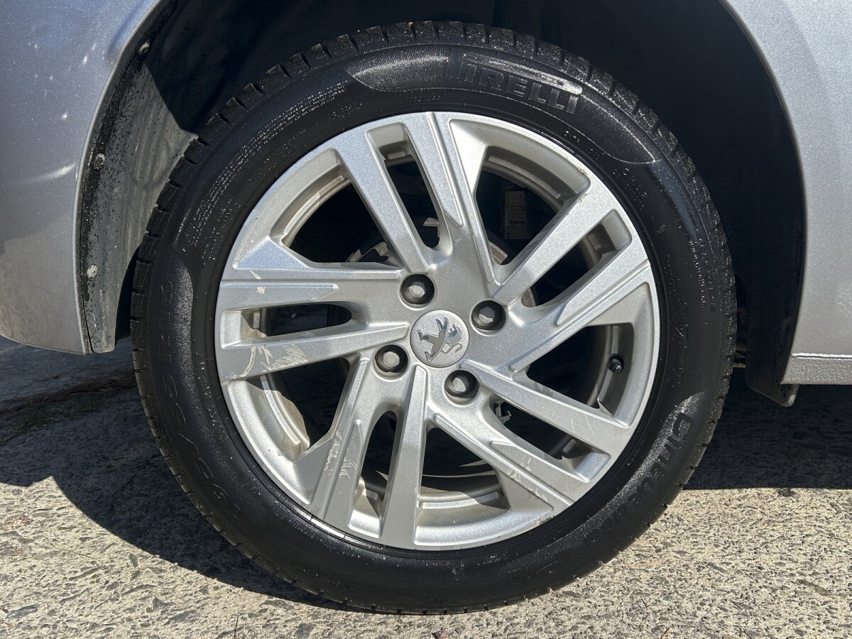 Peugeot 208 Active 1.2 Extra Full | Permuta / Financia Peugeot 208 Active 1.2 Extra Full | Permuta / Financia