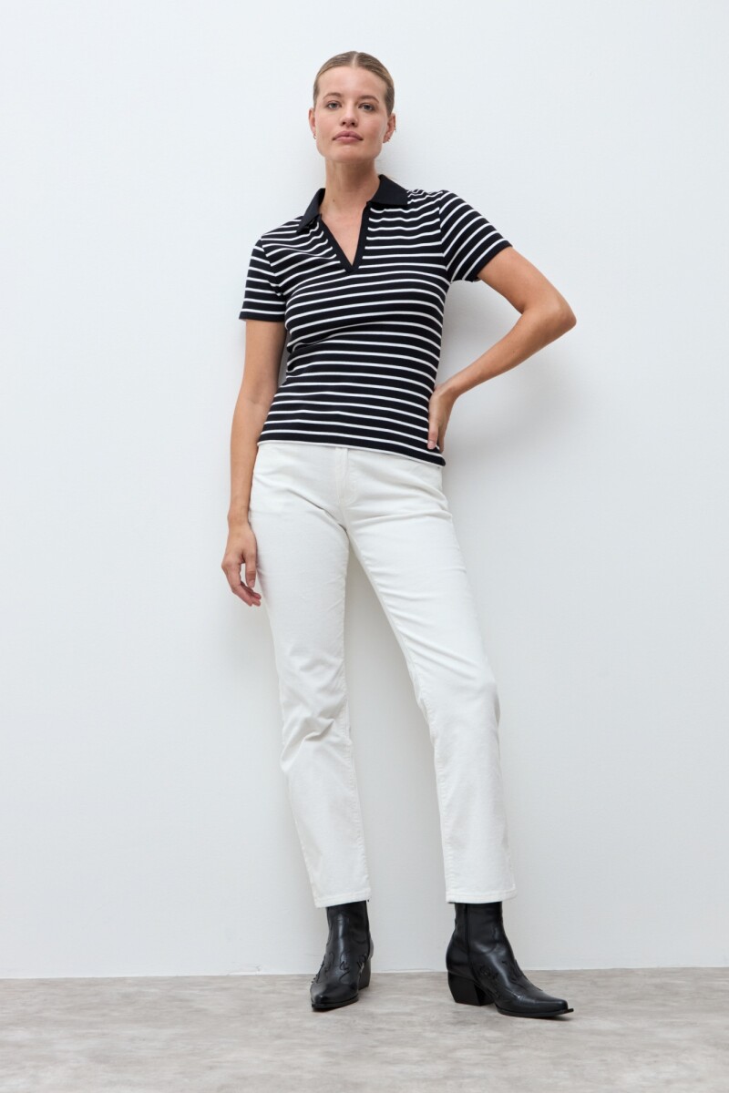 Remera canalé cuello polo negro