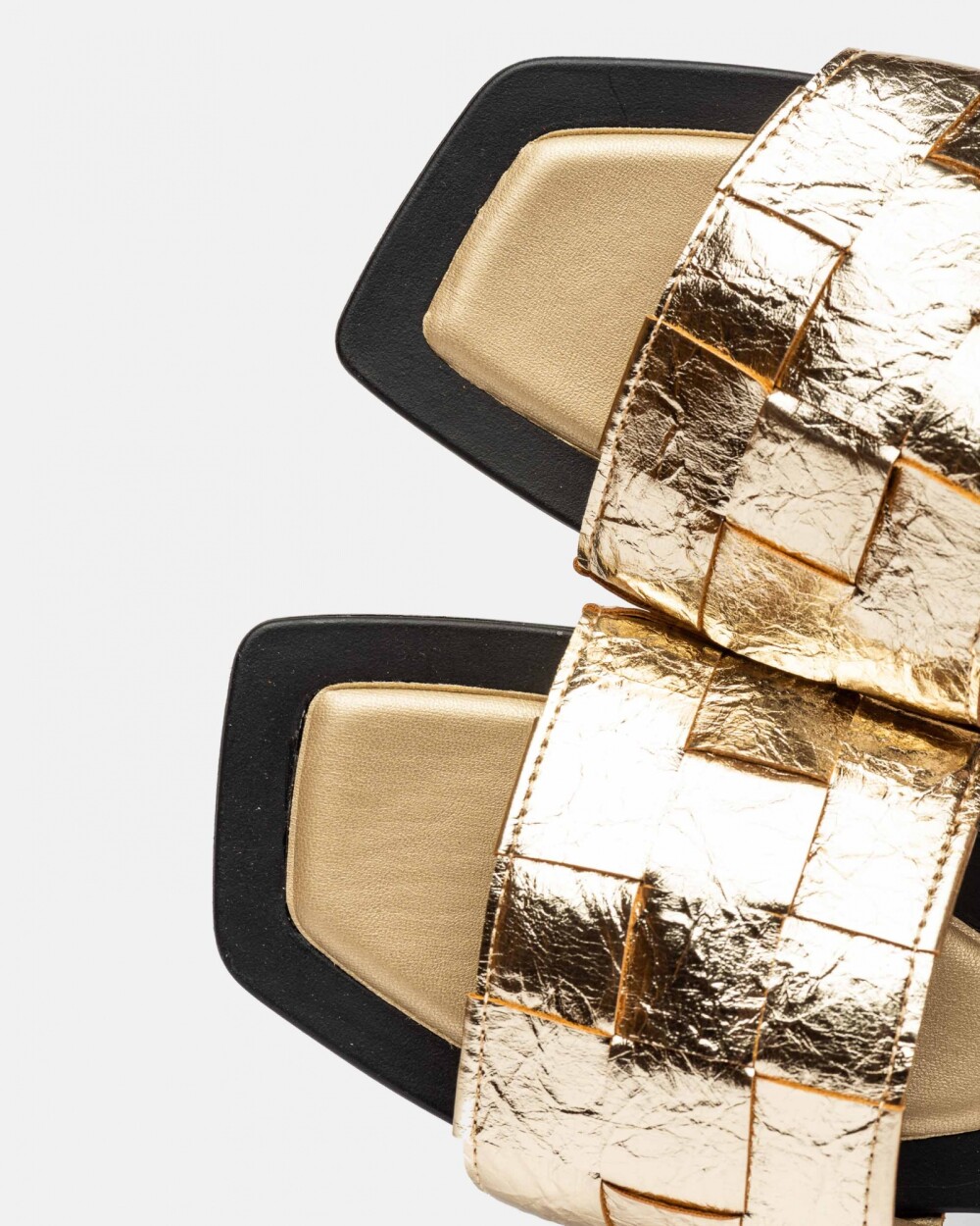 Flat Blair en cuero metalizado Platino