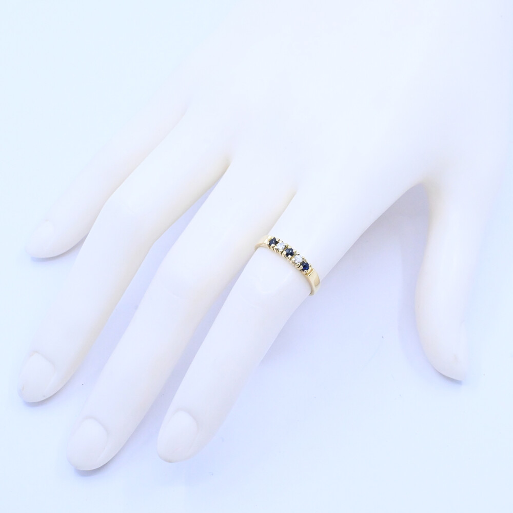 Anillo medio sin fin oro 18k con 3 zafiros azules y 2 brillantes. Anillo medio sin fin oro 18k con 3 zafiros azules y 2 brillantes.