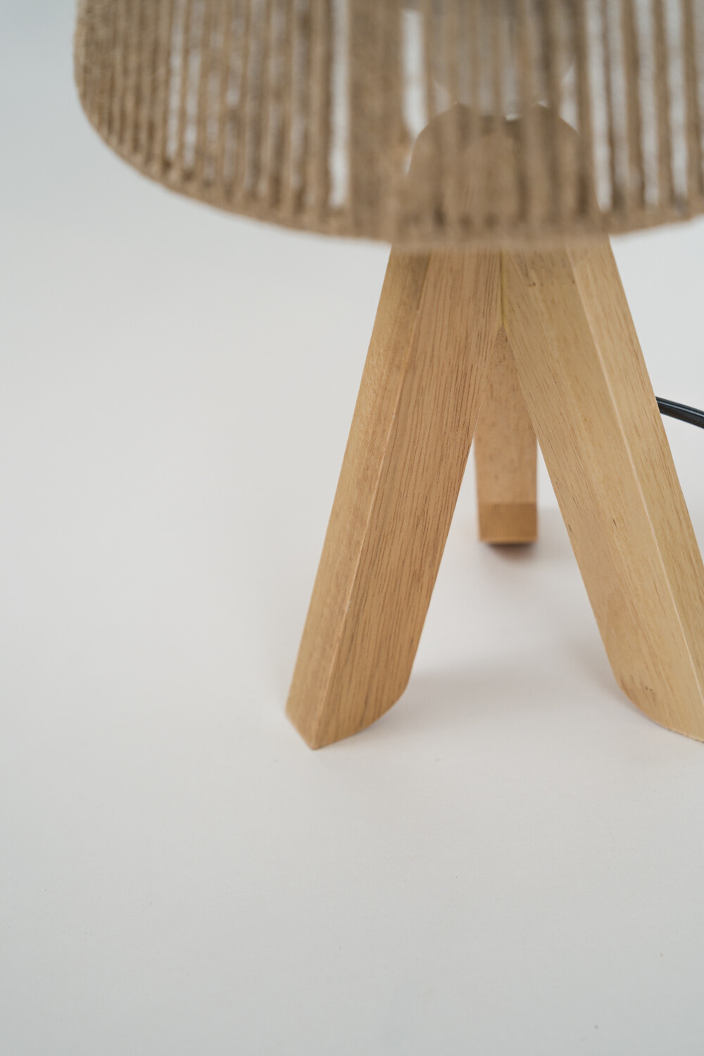 Lampara De Mesa Jasson Color Unico