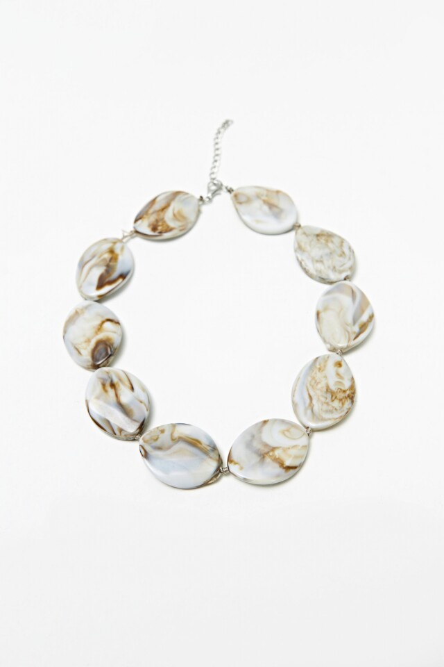 Collar cuentas veteadas crudo