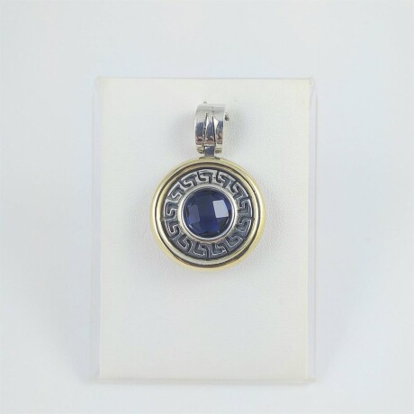 Colgante de plata 925 con detalles de double en oro 18Ktes, Guardas griegas, circonia color azul, diámetro 25mm. Colgante de plata 925 con detalles de double en oro 18Ktes, Guardas griegas, circonia color azul, diámetro 25mm.