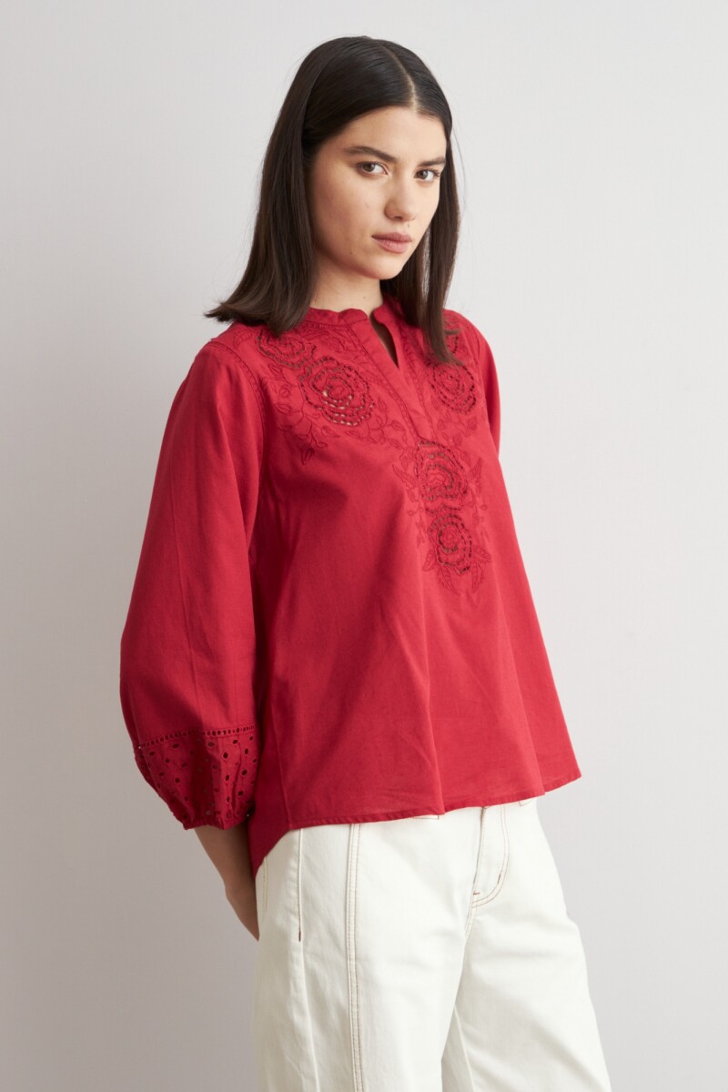 Blusa romantica bordada carmesí