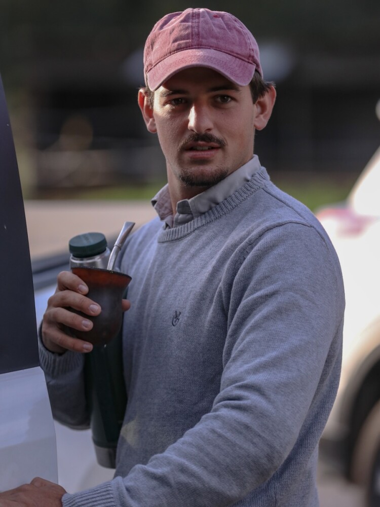 Buzo tejido cuello redondo gris Buzo tejido cuello redondo gris