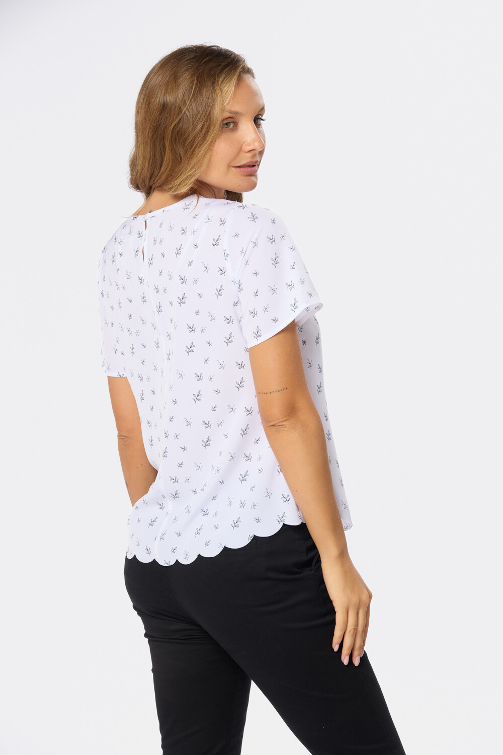 BLUSA CLÁSICA Hojas Negra