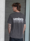 REMERA DISTORTED Umbro Hombre 029