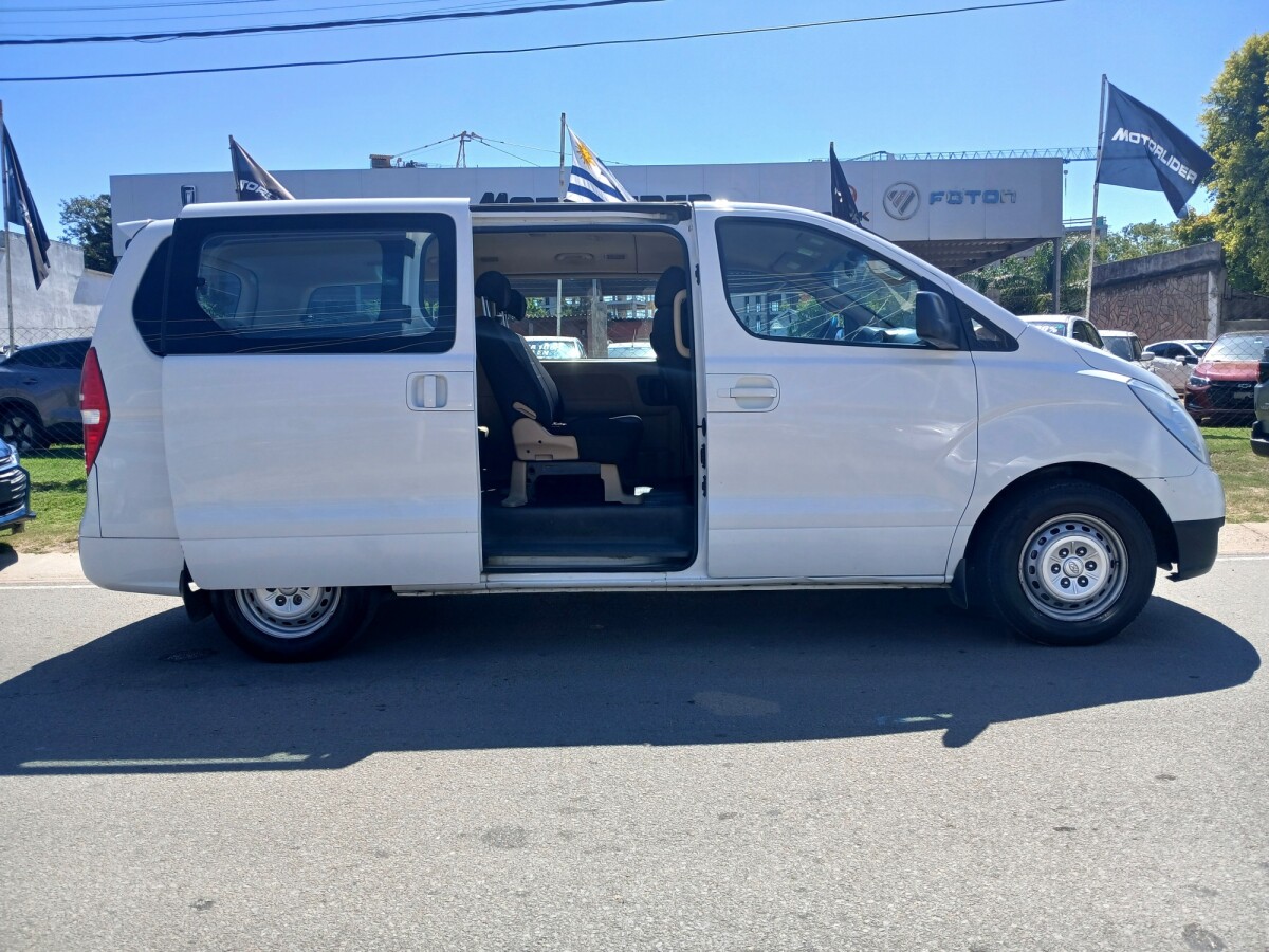 Hyundai H-1 Minibus 2.4 12 Pasajeros Extra Full Hyundai H-1 Minibus 2.4 12 Pasajeros Extra Full