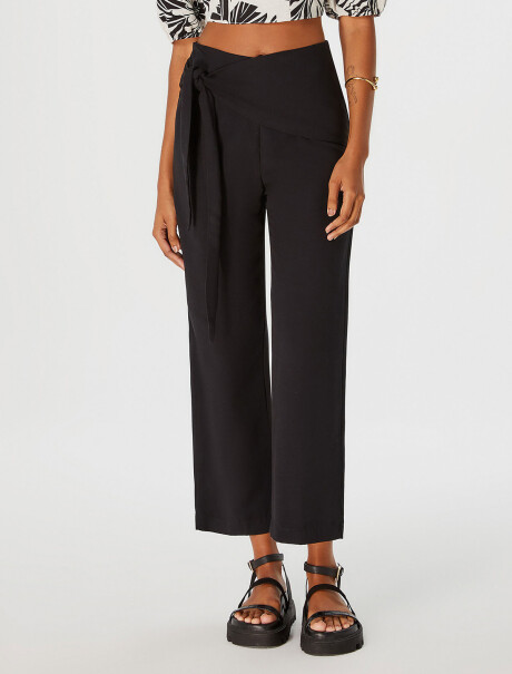 PANTALÓN CON LAZO NEGRO
