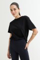 Remera con tajo NEGRO
