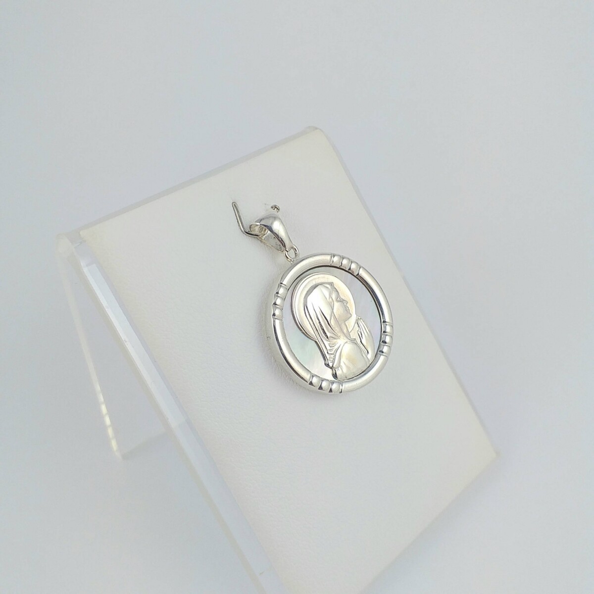 Medalla religiosa de plata 925, Virgen Niña con manto, piedra de nácar, diámetro 22mm. 