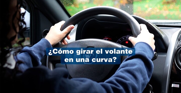 Cómo girar el volante en una curva