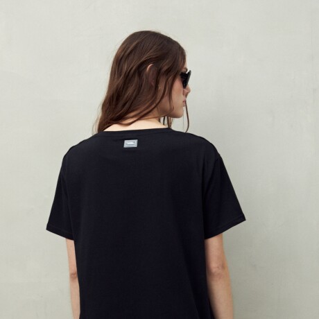 REMERA LIATRA Negro