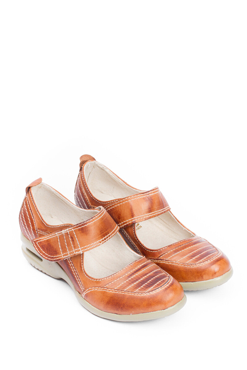 Zapato Guillermina Con Velcro Cuero Terracota