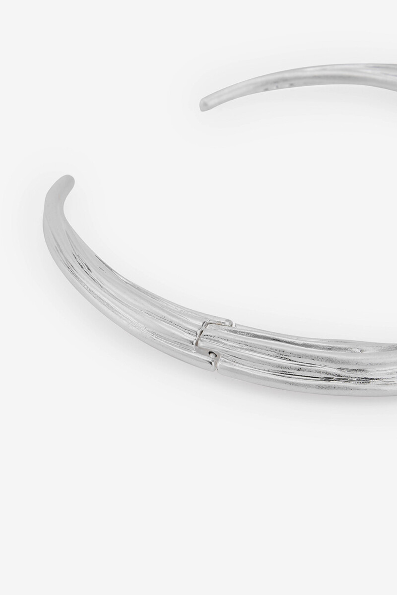 COLLAR RÍGIDO Plata