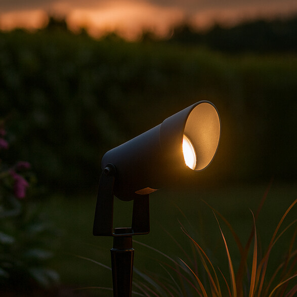 Spot pincho negro GU10 IP65 h:30cm c/visera ZU0211