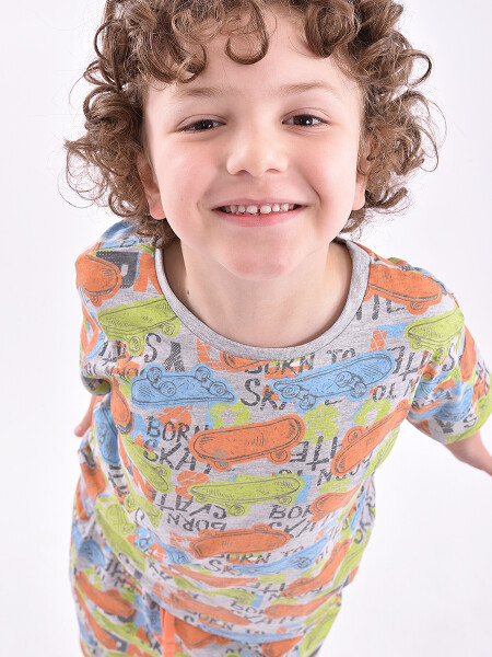 PIJAMA SKATE REMERA + SHORT ESTAMPADO 1