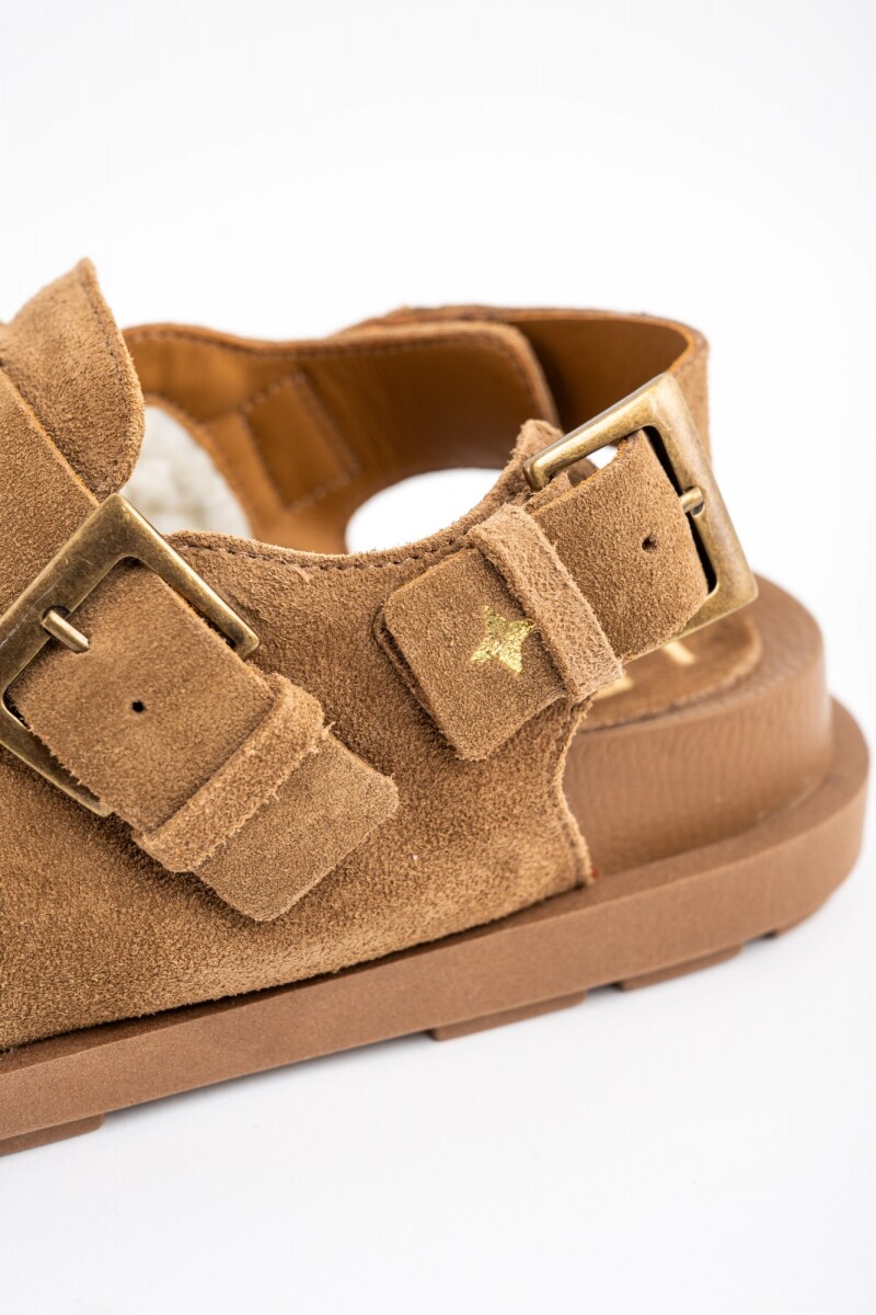 Zueco Gamuza Con Corderito Camel