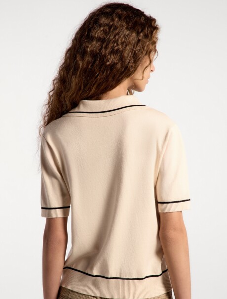 POLO MANGA CORTA EN TEJIDO DE PUNTO BEIGE