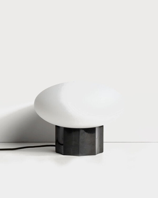 Lámpara de mesa Idela de cristal ahumado y mármol negro Ø26 cm Lámpara de mesa Idela de cristal ahumado y mármol negro Ø26 cm