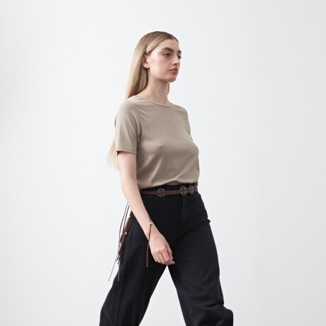 REMERA MIYASAKI Tostado