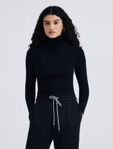 BLUSA MANGA LARGA CUELLO ALTO NEGRO