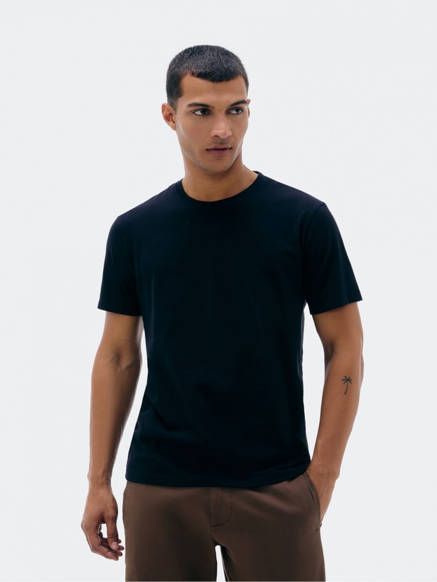 CAMISETA BÁSICA UNISSEX REGULAR WORLD - NEGRO 